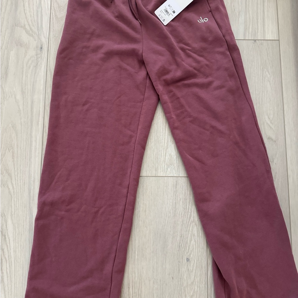 ALO Yoga Accolade Straight Leg Sweatpant in Burgundy Truffle - Picture 3 of 3